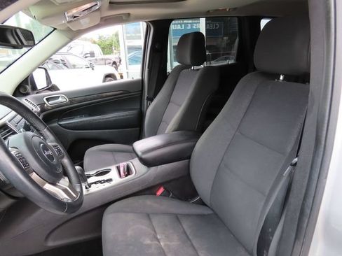 Used 2012 Jeep Grand Cherokee Laredo w/ Laredo E Group AWD/4WD image 18