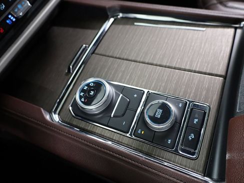 Certified 2024 Ford Expedition Limited image 27