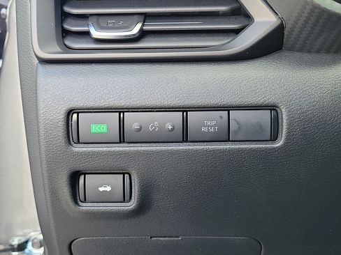 Certified 2025 Nissan Sentra S FWD image 32