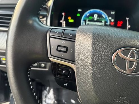 Used 2025 Toyota Camry SE w/ Convenience Package FWD image 28