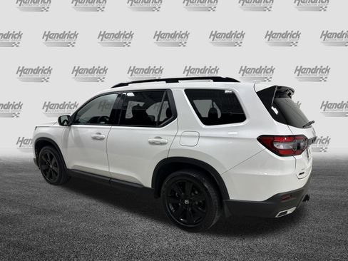 Used 2025 Honda Pilot Black Edition image 8