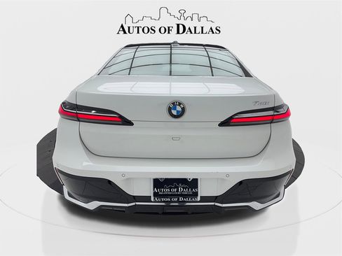 Used 2023 BMW 740i image 11