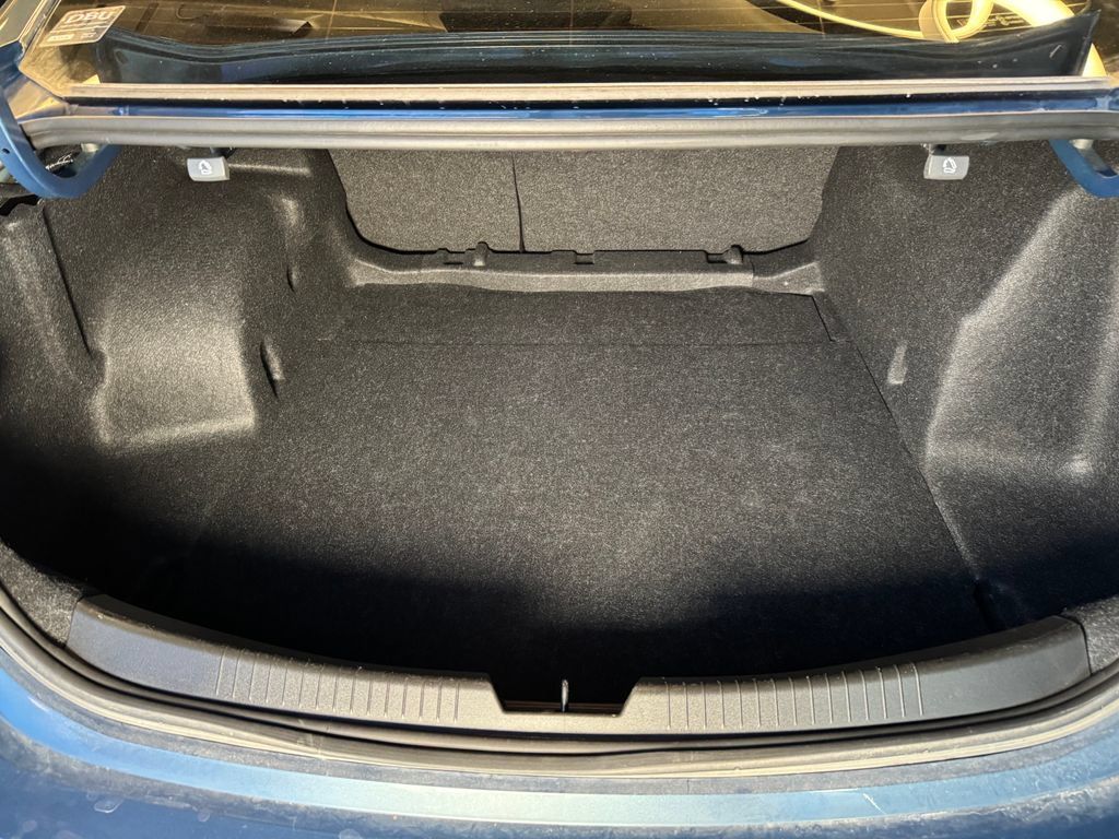 Used 2025 Chevrolet Malibu LS FWD image 22