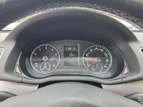 Used 2015 Volkswagen Passat 1.8T Limited Edition FWD image 10
