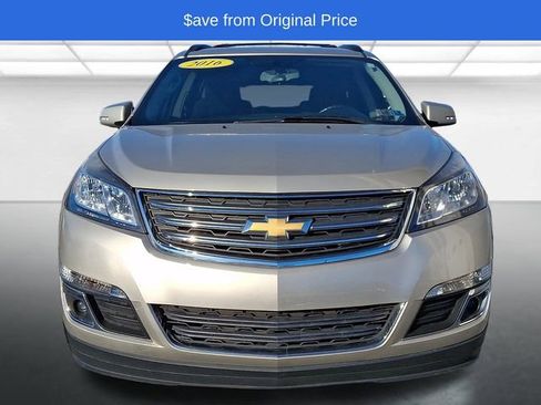 Used 2016 Chevrolet Traverse LT w/ Style and Technology Package image 2