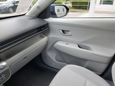 Used 2025 Hyundai Kona SEL FWD image 35