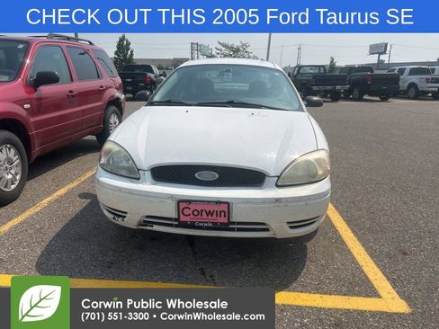 Used 2005 Ford Taurus SE image 1