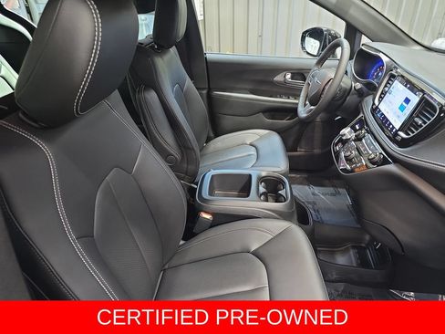Used 2026 Chrysler Pacifica Select AWD/4WD image 10