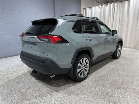 Used 2021 Toyota RAV4 XLE Premium image 3