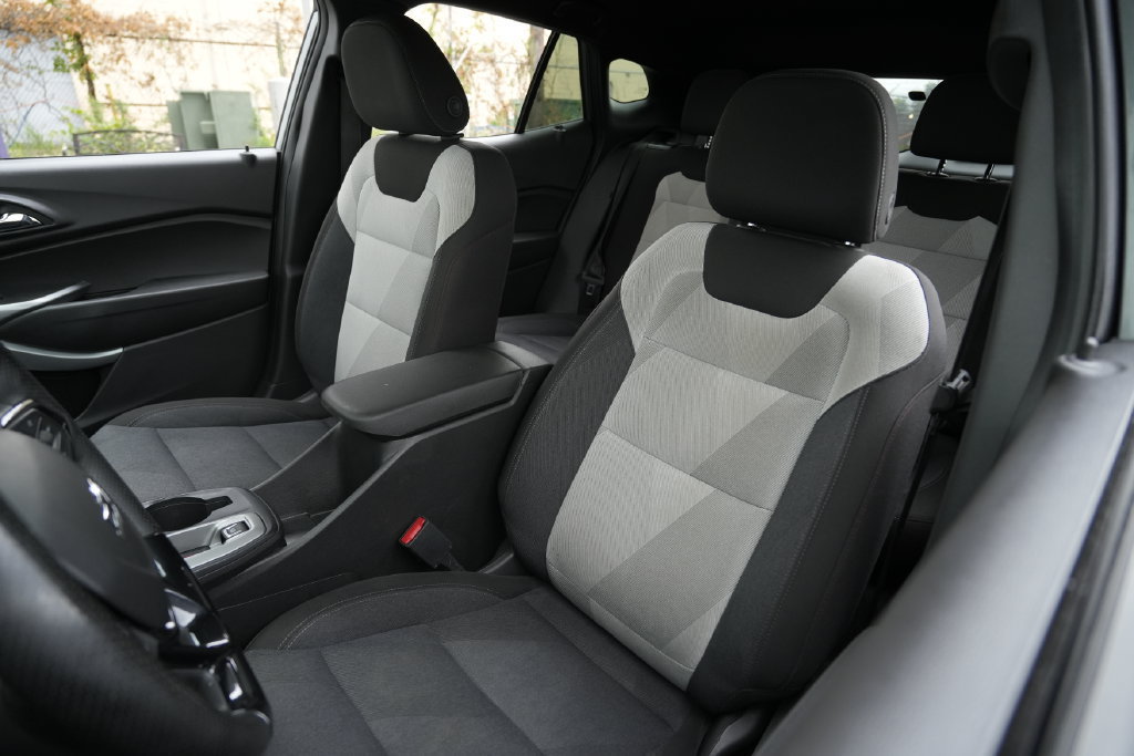 Used 2025 Chevrolet Trax RS w/ Driver Confidence Package FWD image 21