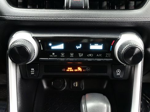Used 2024 Toyota RAV4 LE AWD/4WD image 19