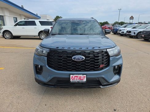 Used 2025 Ford Explorer ST image 2
