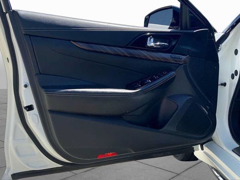 Used 2016 Nissan Maxima Platinum FWD image 22
