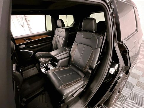 Used 2023 Jeep Grand Cherokee L Summit AWD/4WD image 25