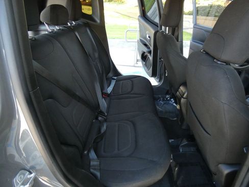 Used 2022 Jeep Renegade Latitude image 39