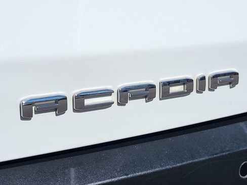 Used 2023 GMC Acadia SLT AWD/4WD image 9