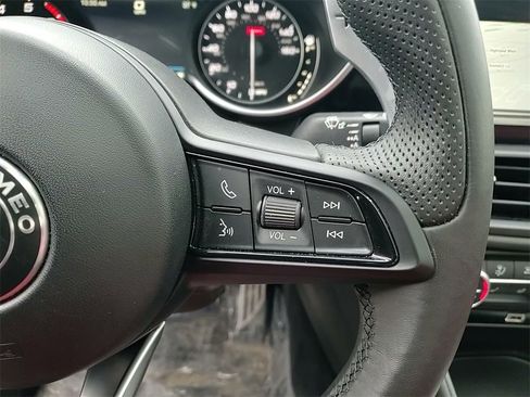 Used 2023 Alfa Romeo Giulia Veloce image 26