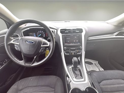 Used 2016 Ford Fusion SE image 9