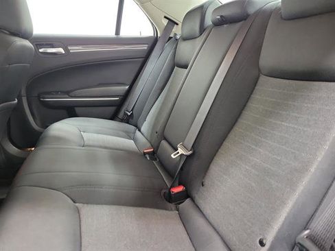 Used 2022 Chrysler 300 Touring image 9