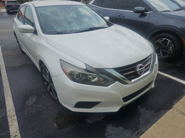Used 2017 Nissan Altima 2.5 SR FWD image 1