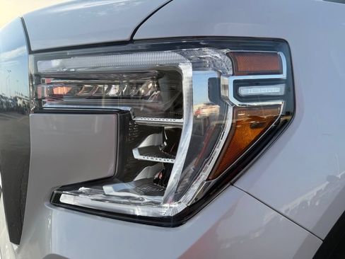 Used 2021 GMC Sierra 1500 SLT AWD/4WD image 11