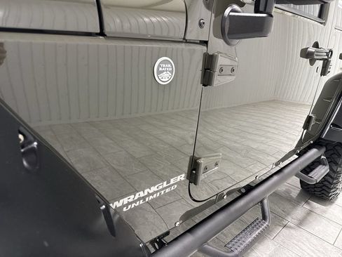 Used 2015 Jeep Wrangler Unlimited Rubicon w/ Dual Top Group AWD/4WD image 33