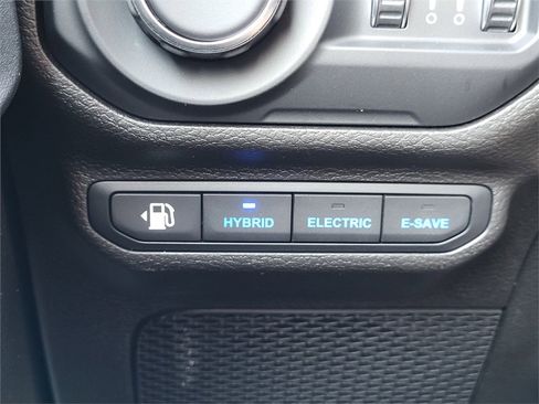 Used 2022 Jeep Wrangler Unlimited Sahara w/ Cold Weather Group image 26