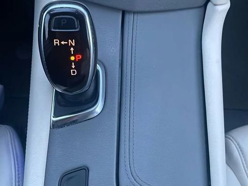 Used 2017 Cadillac XT5 Luxury image 32