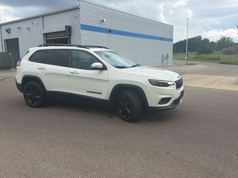 Used 2019 Jeep Cherokee Latitude Plus AWD/4WD image 8
