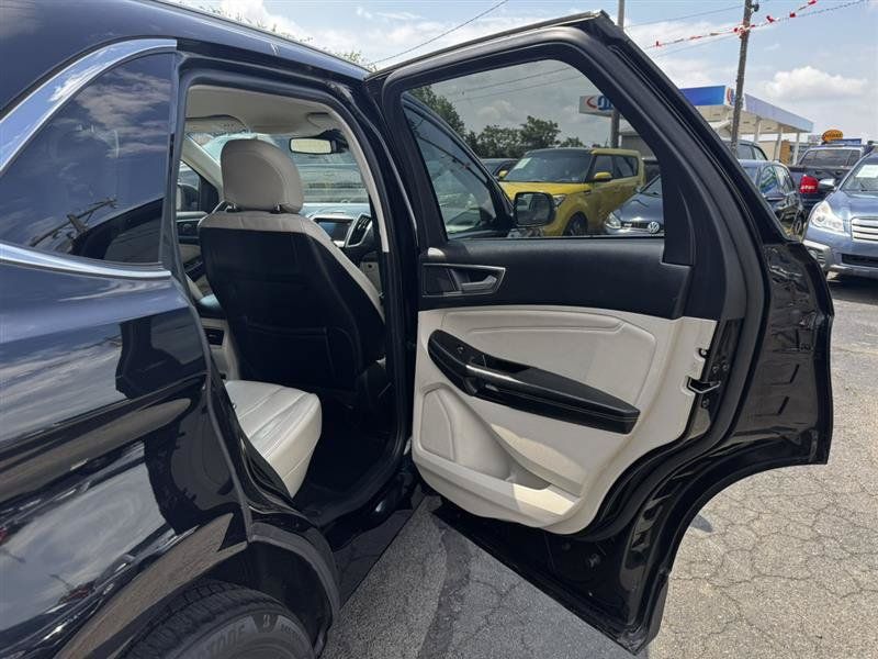 Used 2019 Ford Edge Titanium FWD image 11