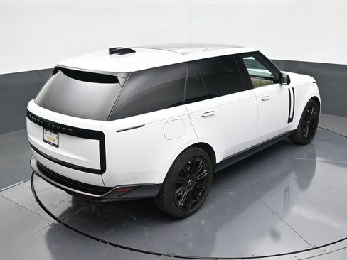 Used 2025 Land Rover Range Rover Long Wheelbase SE AWD/4WD image 16