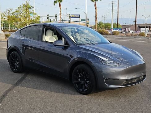 Used 2023 Tesla Model Y Long Range AWD/4WD image 3