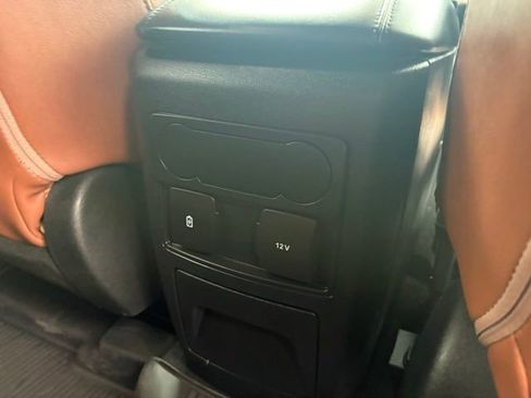 Used 2023 Ford Explorer XLT image 32