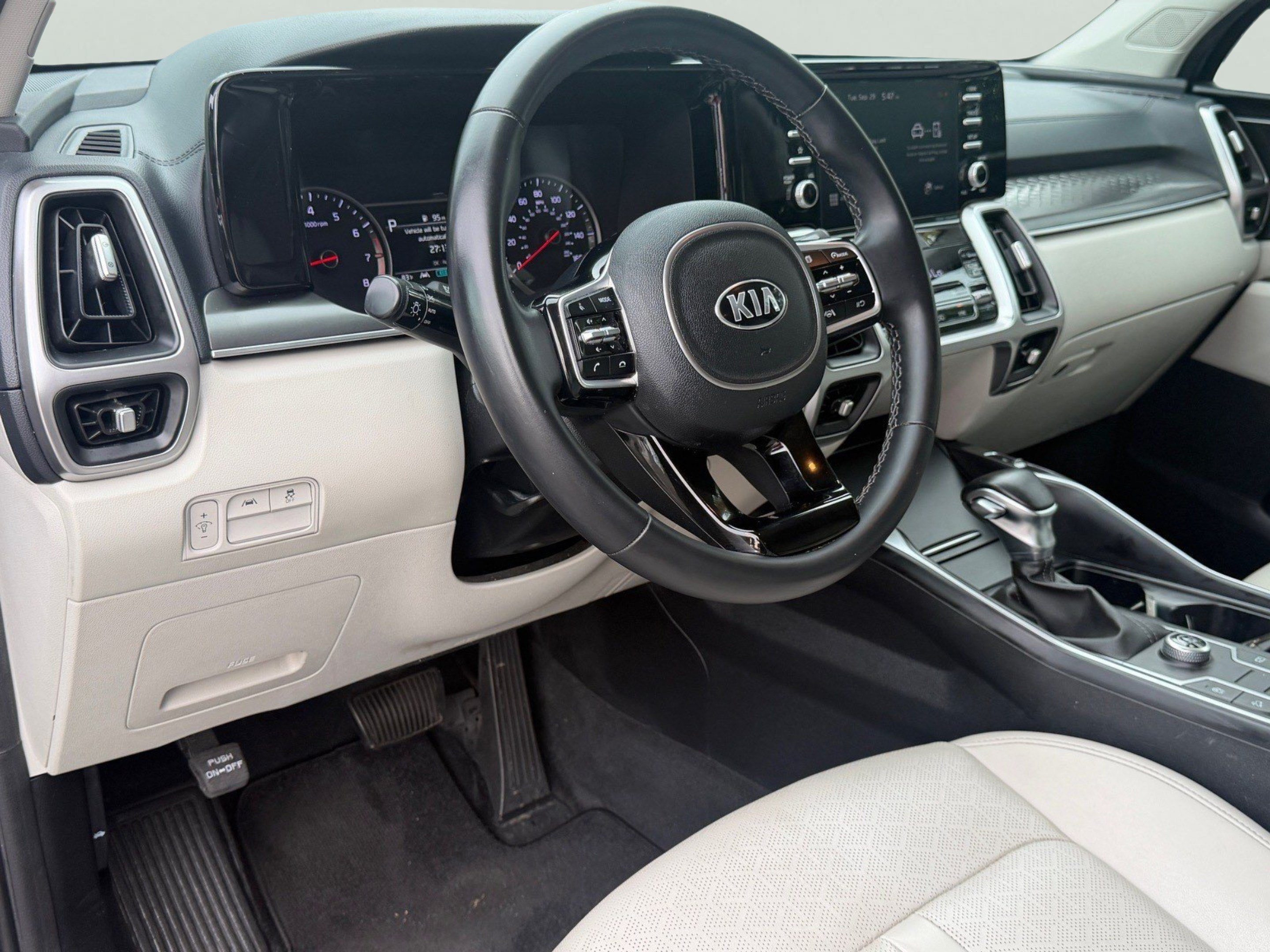 Used 2021 Kia Sorento S FWD image 24