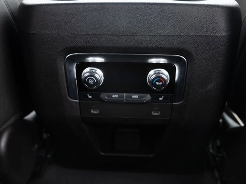 Used 2022 GMC Yukon XL SLT w/ SLT Luxury Package image 36