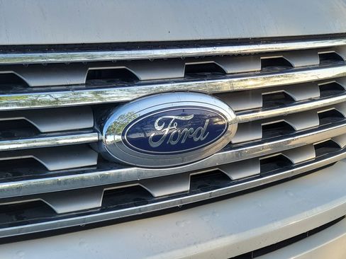 Used 2020 Ford Expedition Limited w/ Equipment Group 301A image 28