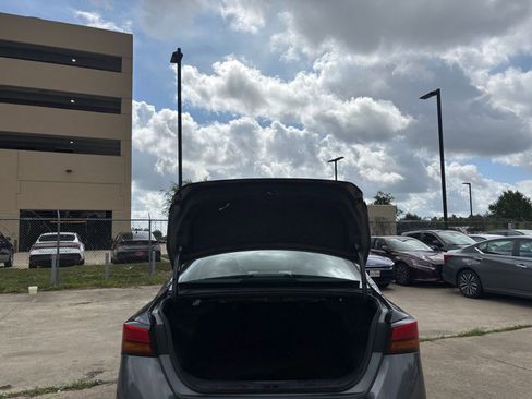 Used 2025 Nissan Altima 2.5 SV FWD image 30