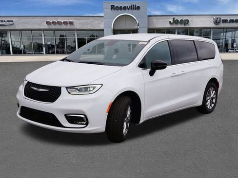 New 2026 Chrysler Pacifica Select image 7