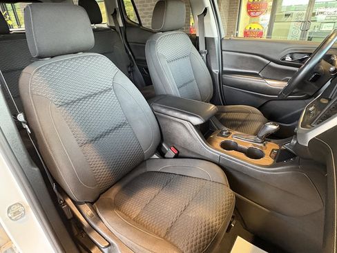 Used 2018 GMC Acadia SLE image 28