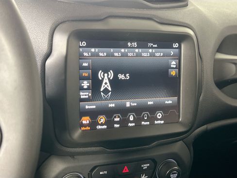 Used 2022 Jeep Renegade Latitude AWD/4WD image 15