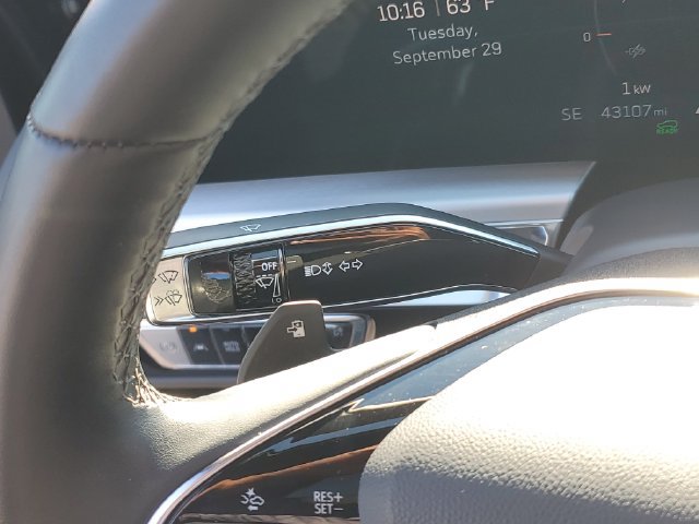 Certified 2024 Cadillac Lyriq Luxury AWD/4WD image 19
