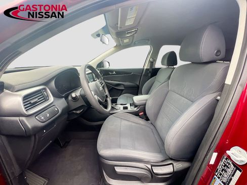 Used 2019 Kia Sorento LX image 26