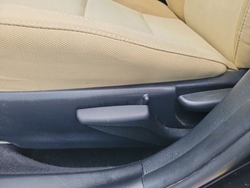 Used 2017 Toyota Corolla LE w/ Carpet Mat Package (TMS) image 18