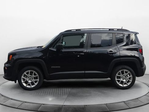 Used 2023 Jeep Renegade Latitude w/ Sun & Fun Group AWD/4WD image 2