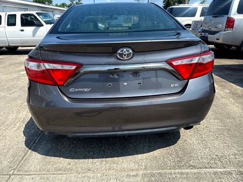 Used 2016 Toyota Camry SE image 4