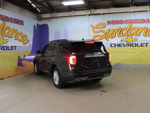 Used 2022 Ford Explorer XLT w/ Equipment Group 202A AWD/4WD image 5