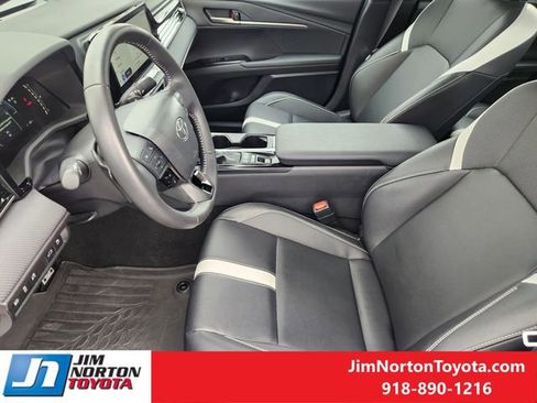 Used 2025 Toyota Camry SE w/ Multimedia Upgrade Package image 14