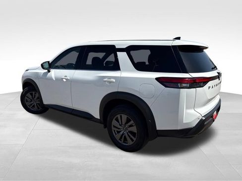 Certified 2025 Nissan Pathfinder S FWD image 6
