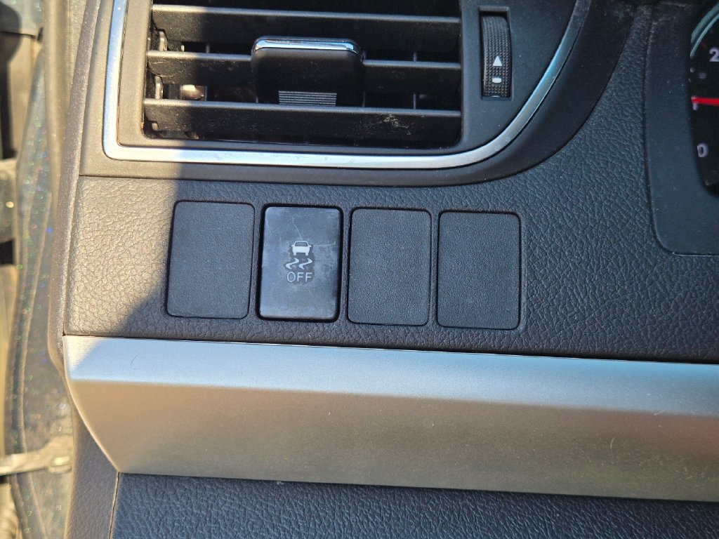 Used 2017 Toyota Camry SE FWD image 19