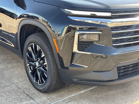 New 2026 Chevrolet Traverse LT w/ Sun and Wheel Package FWD image 5